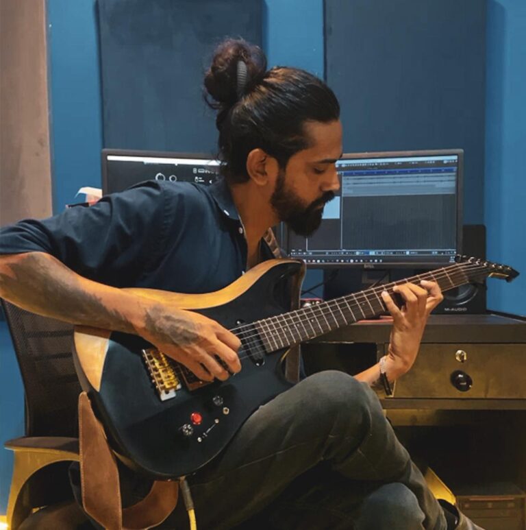 Stop Wasting Time: The Right Techniques To Learn Guitar Faster